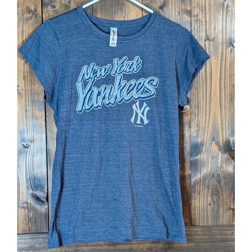 Vintage 2009 New York Yankees T Shirt 5th & Ocean Womens XL Blue Graphic Tee MLB